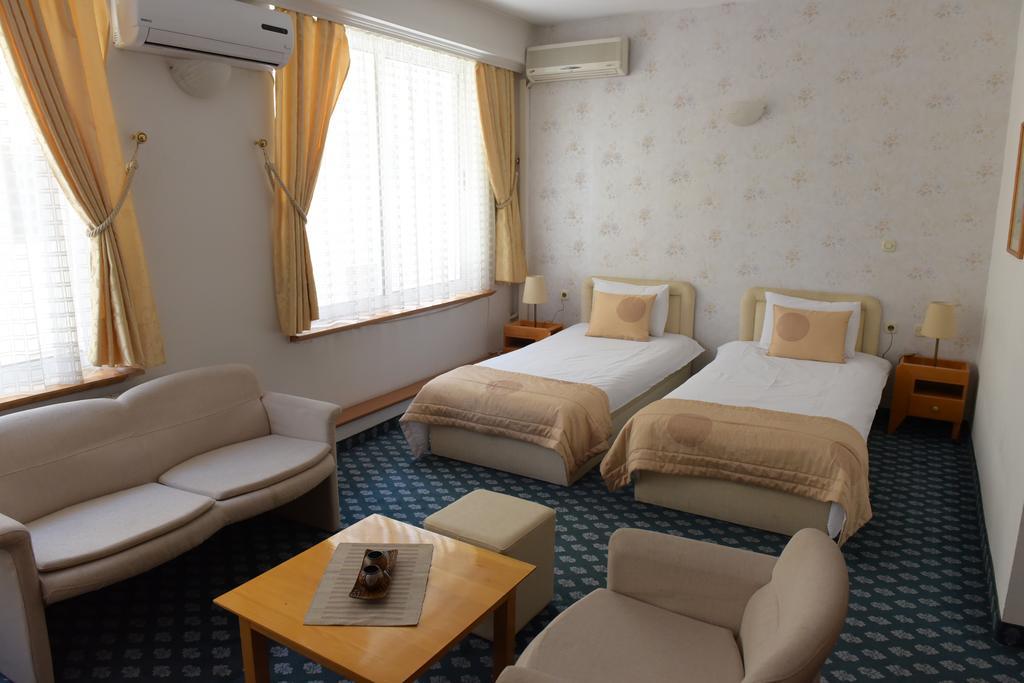 Hotel Residence Inn Skopje Exterior photo